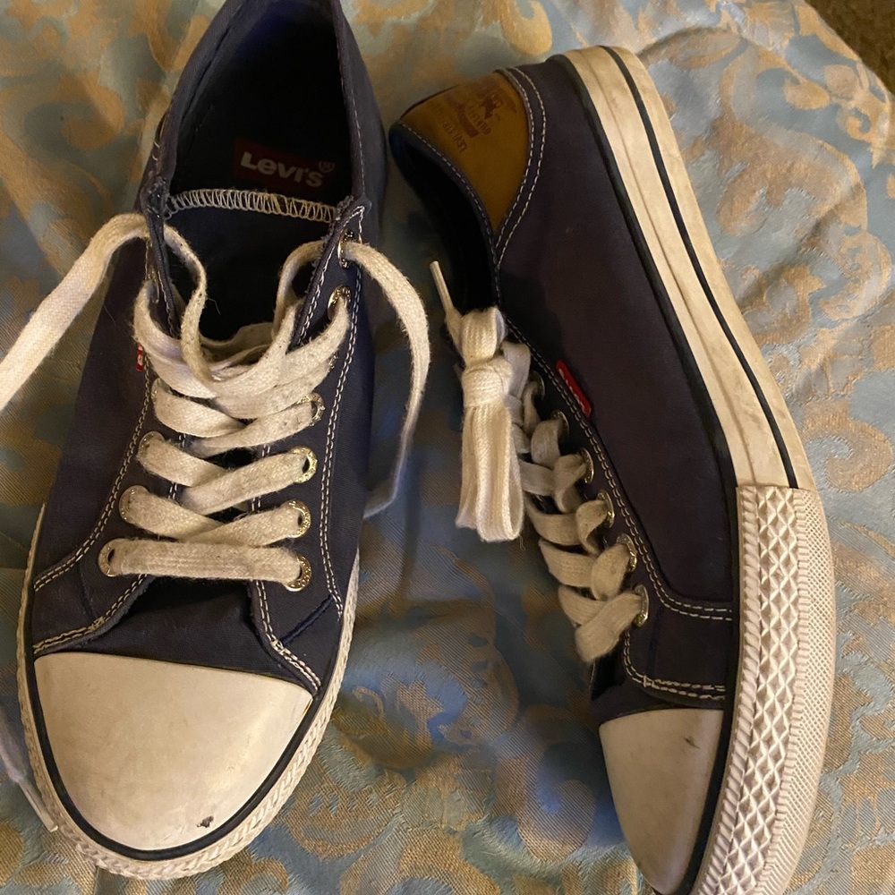 Levi’s sneakers 10.5